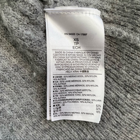 💗 Banana Republic Gray Cardigan - Picture 4 of 5